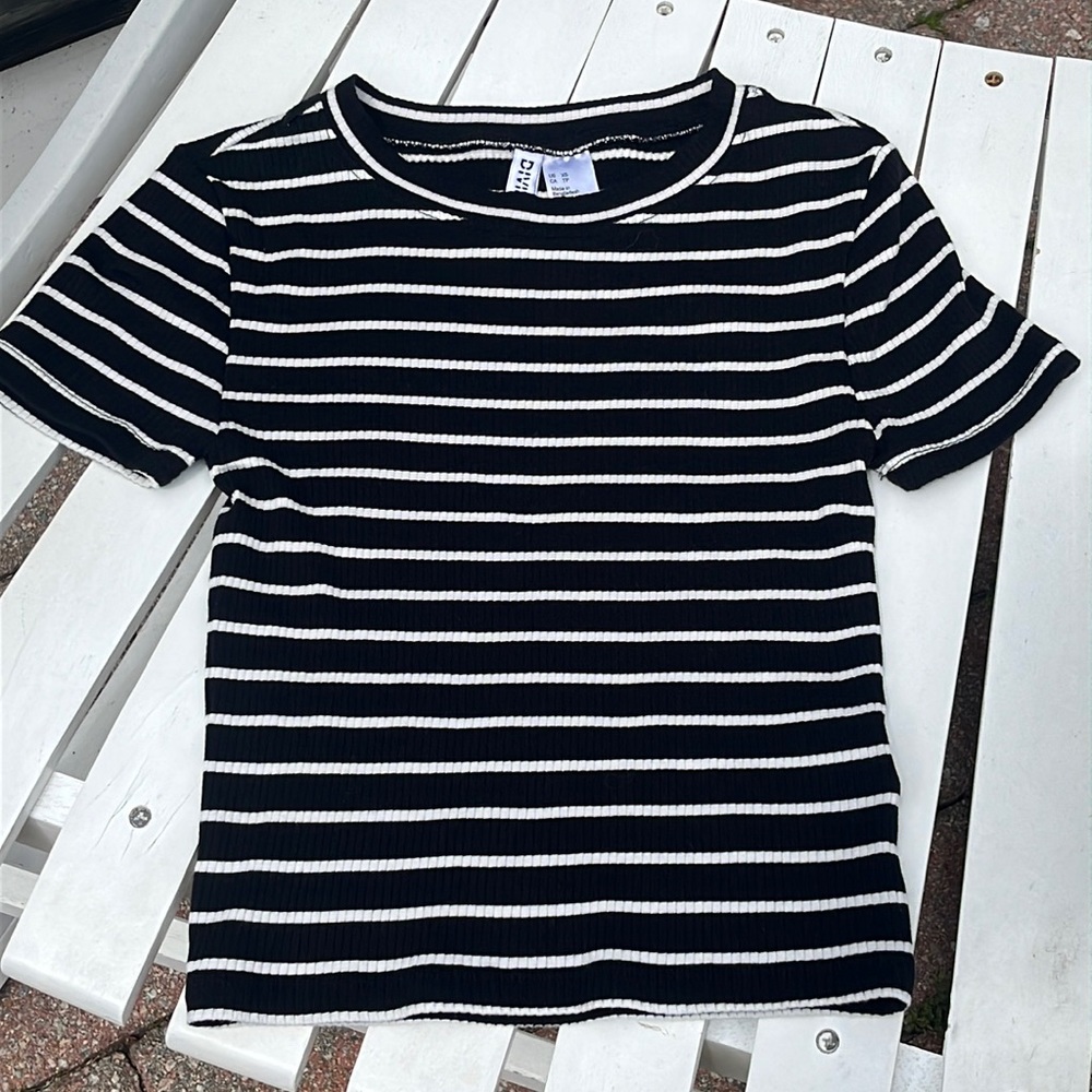 ☀️Divided Top XSmall Black & White H&M